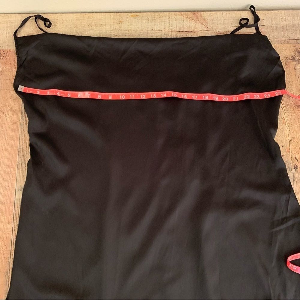 Pretty little thing plus black strappy satin cowl midi dress -20 - Picture 3 of 10